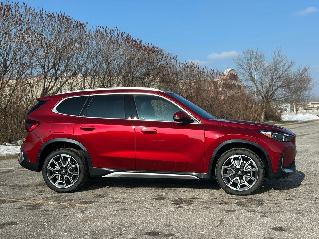 New 2026 Vegas Red Metallic BMW xDrive28i image 8