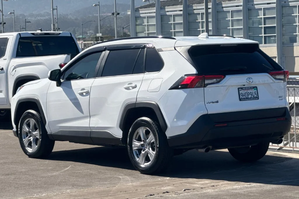 Used 2023 Ice Toyota XLE image 6