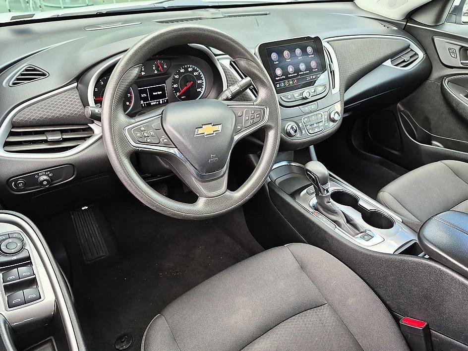 Used 2024 Summit White Chevrolet LT image 27