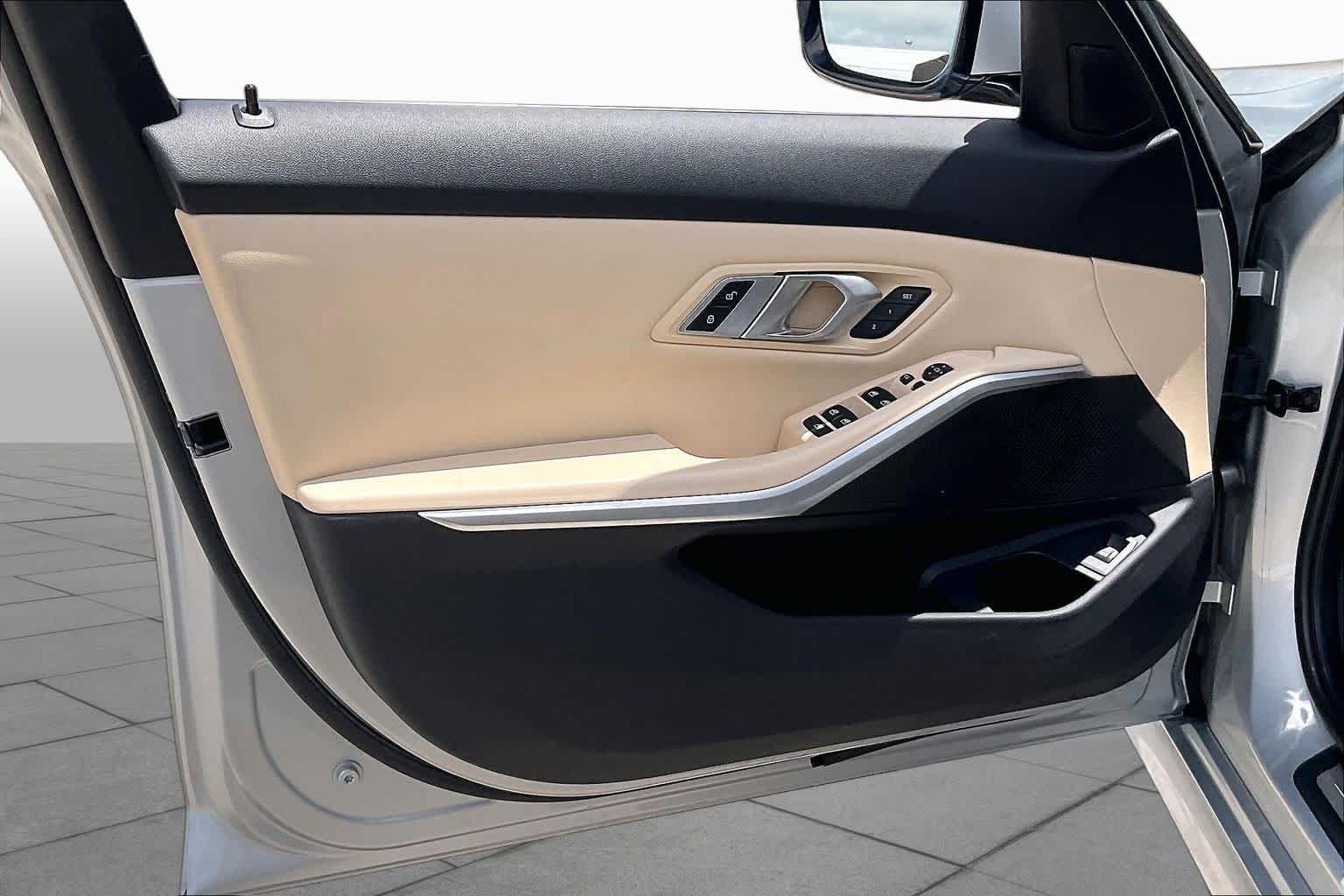 Used 2019 Glacier Silver Metallic BMW 330i image 21