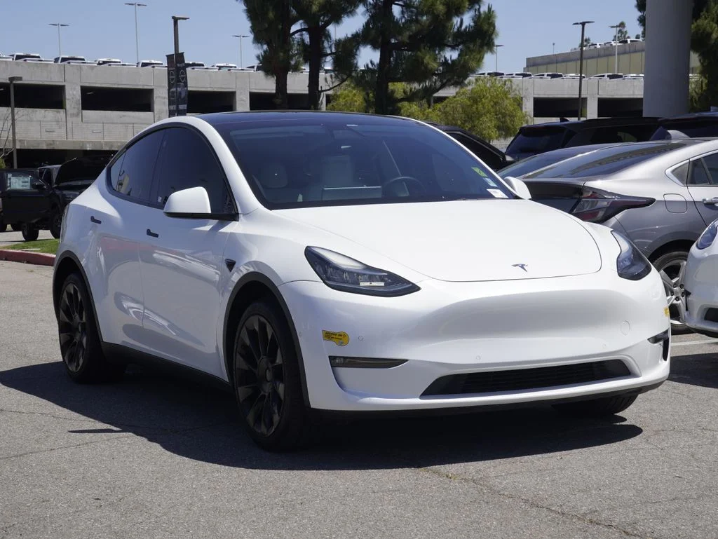 Used 2022 White Tesla Long Range image 1
