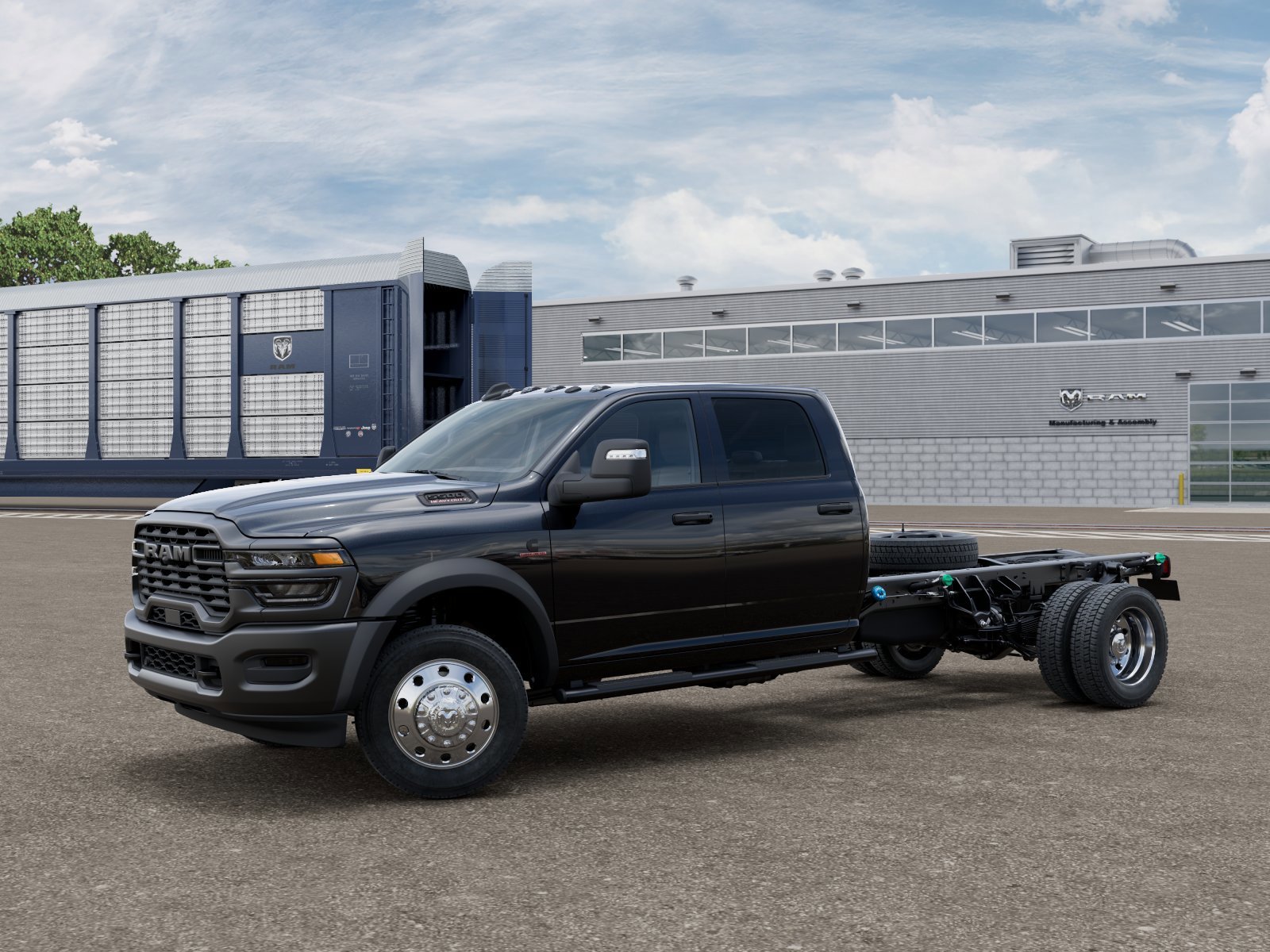 New 2026 Diamond Black Crystal Pearl-Coat Exterior Paint RAM Tradesman image 2