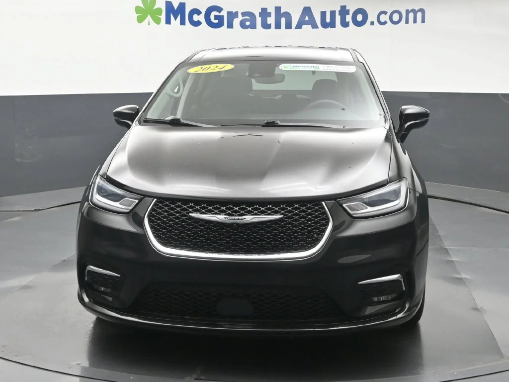 Used 2024 Black Chrysler Touring L image 6