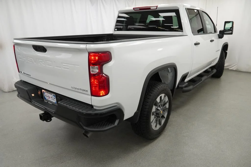 New 2026 Summit White Chevrolet Custom image 3