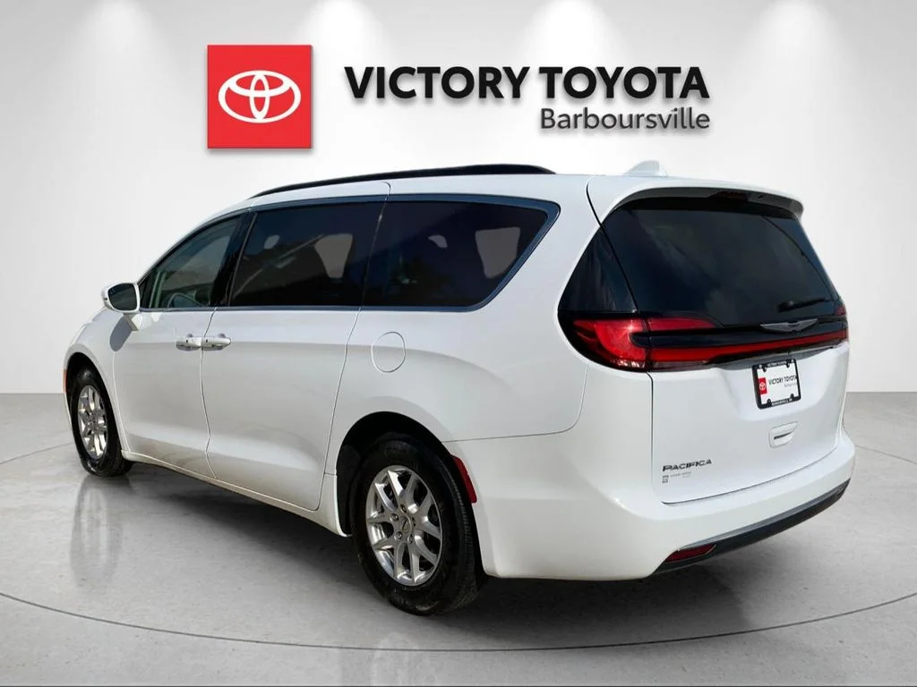 Used 2022 White Chrysler Touring L image 3