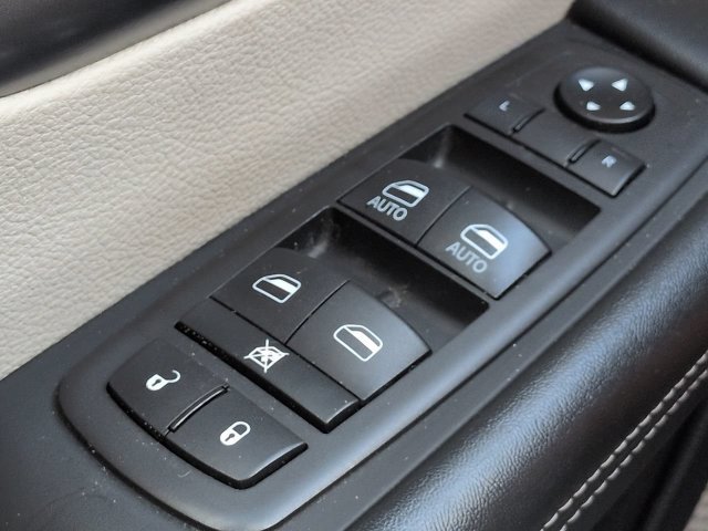 Used 2021 Silver Chrysler Touring L image 22