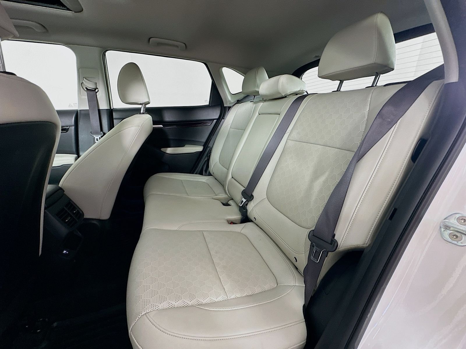 Used 2021 Snow White Pearl Kia EX image 24
