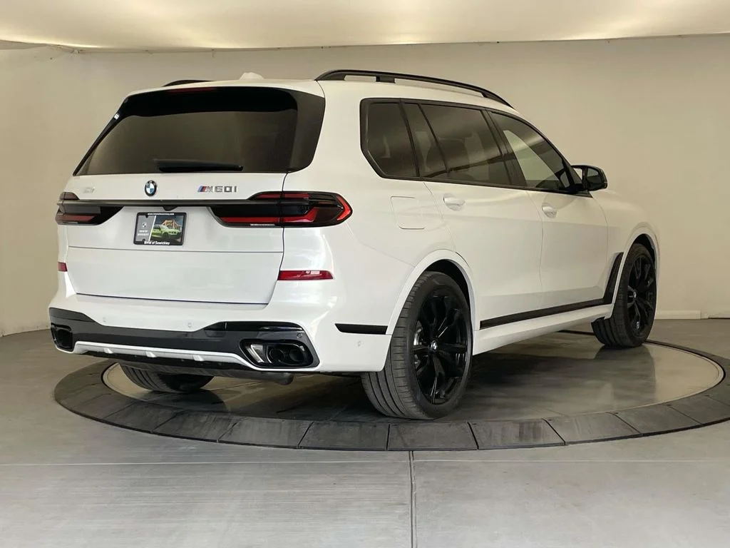 New 2027 White BMW M60i image 5