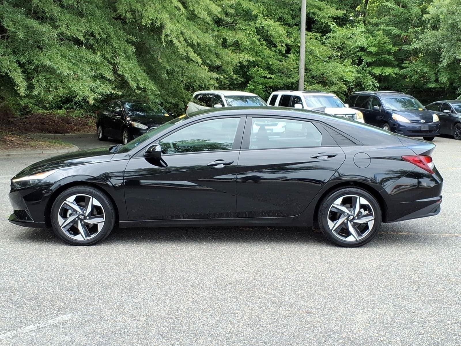 Used 2023 Onyx Black Hyundai SEL image 3