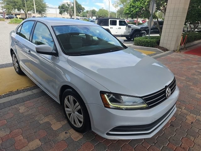 Used 2017 White Silver Metallic Volkswagen 1.4T S image 3