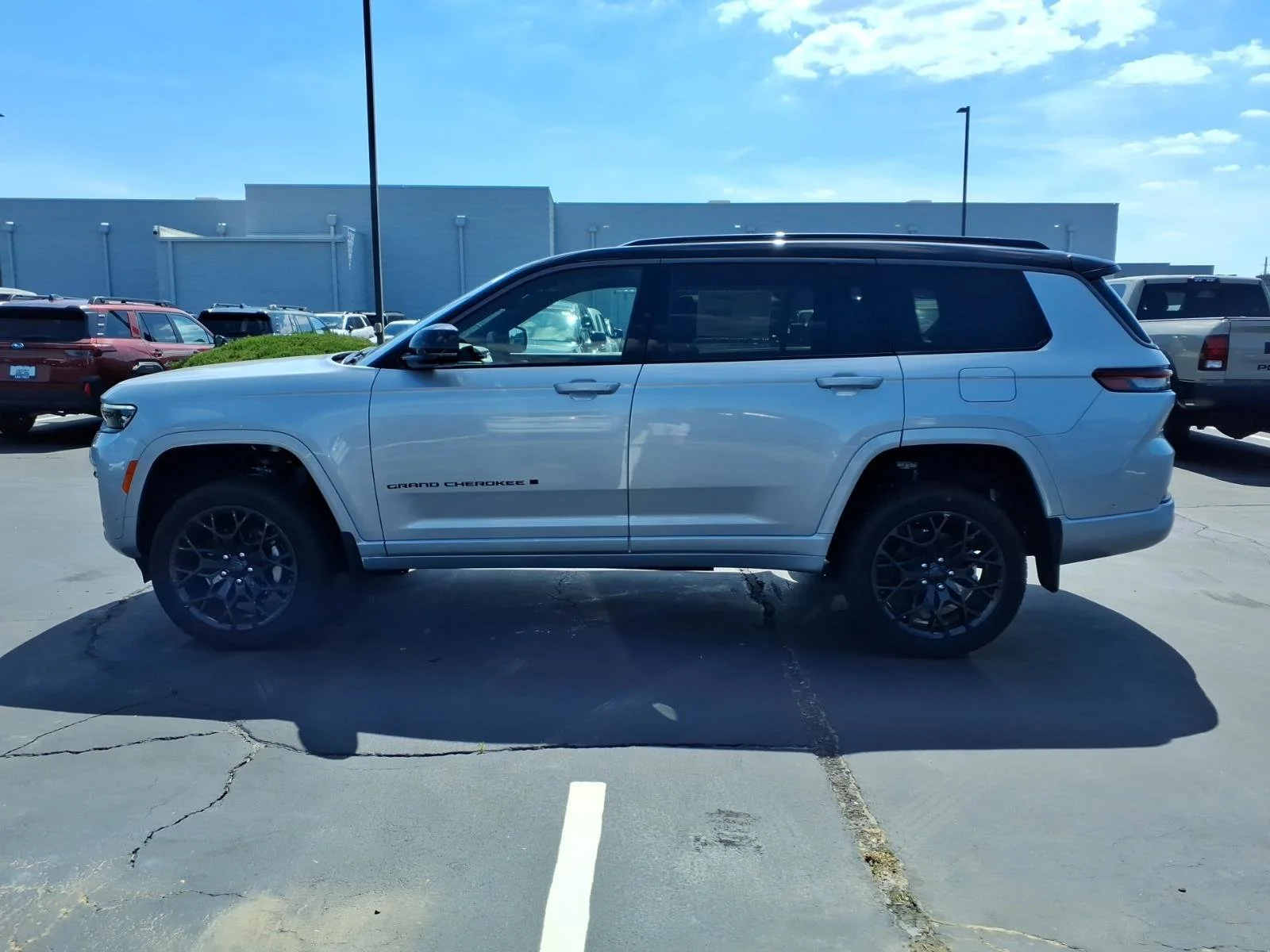 New 2026 Silver Zynith Exterior Paint Jeep Summit image 3