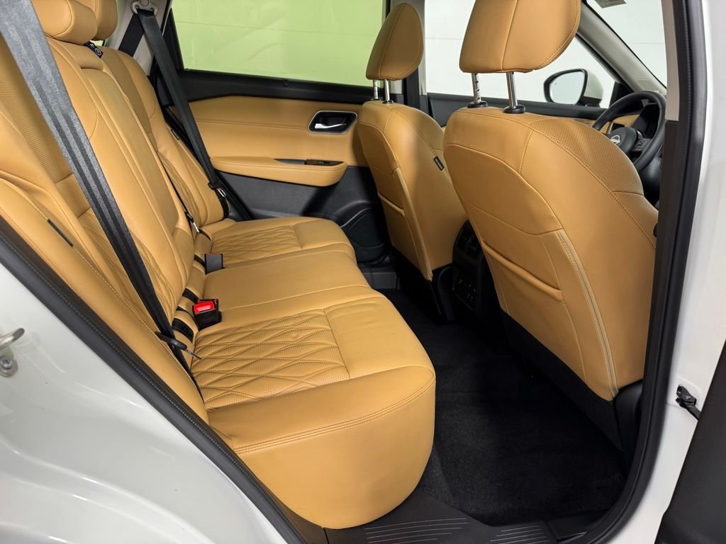 Used 2023 Pearl White Tricoat Nissan Platinum image 28