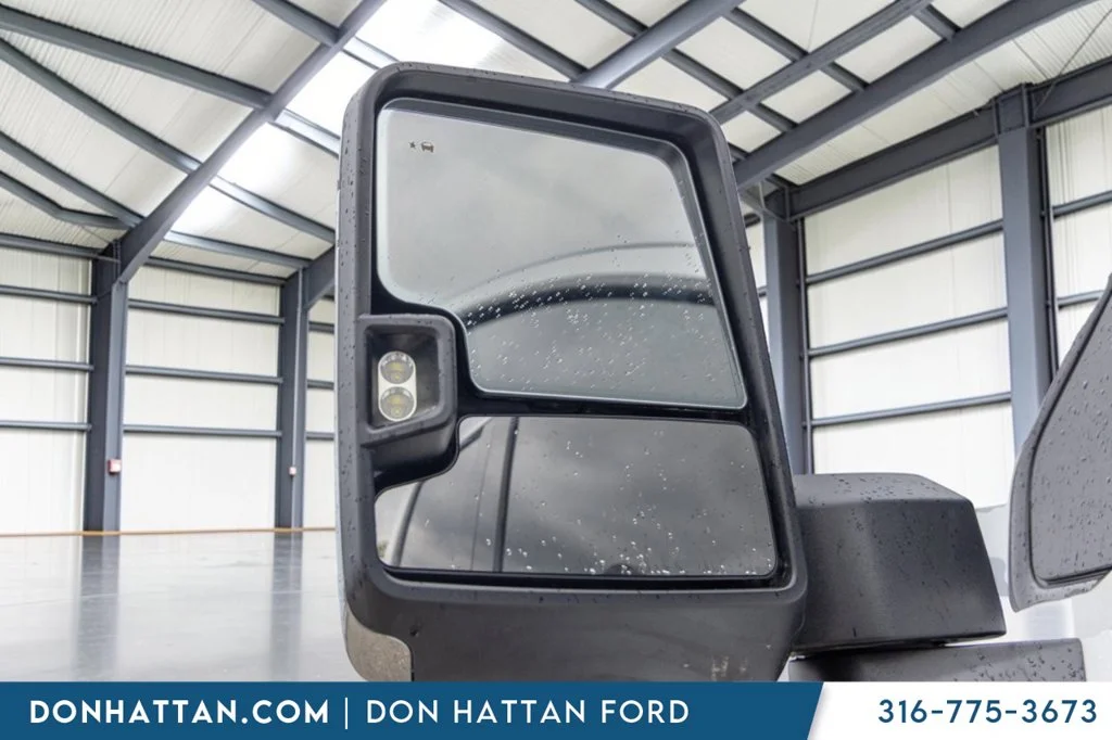 Used 2025 White Chevrolet High Country image 33