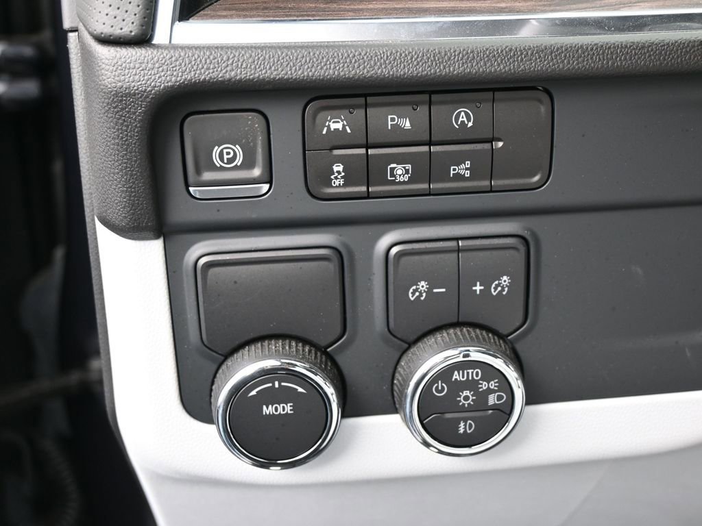 2025 Chevrolet Suburban Premier - Photo 17