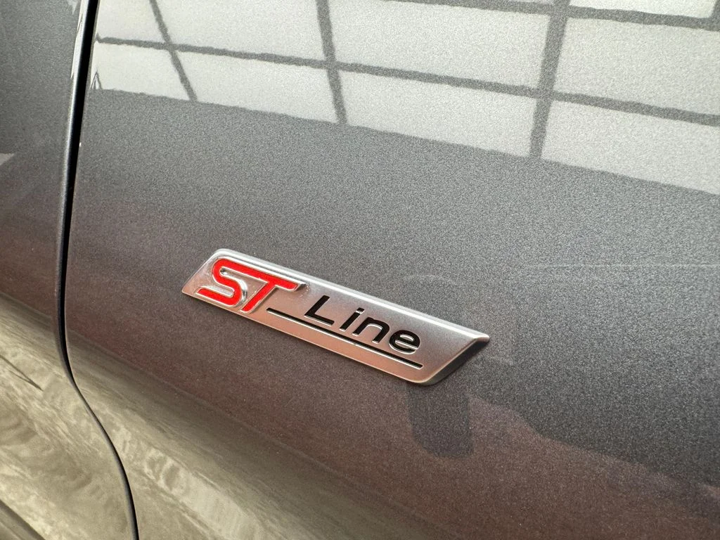 New 2026 Carbonized Gray Metallic Ford ST-Line image 7