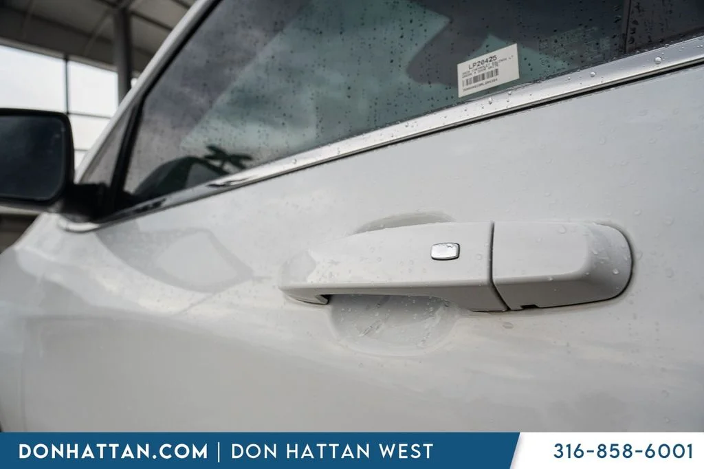 Used 2024 White Chevrolet LT image 34