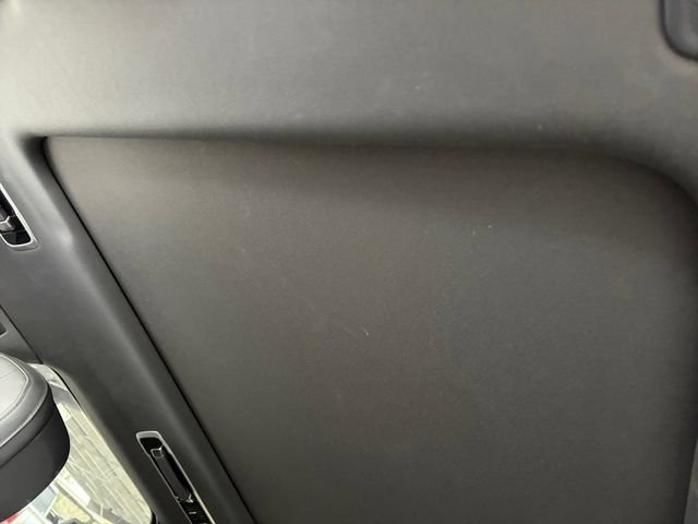 Used 2023  Land Rover SE Dynamic image 13