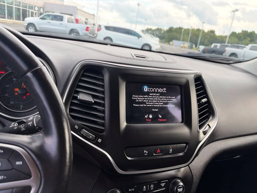 Certified Used 2021 Green Jeep Latitude Lux image 31
