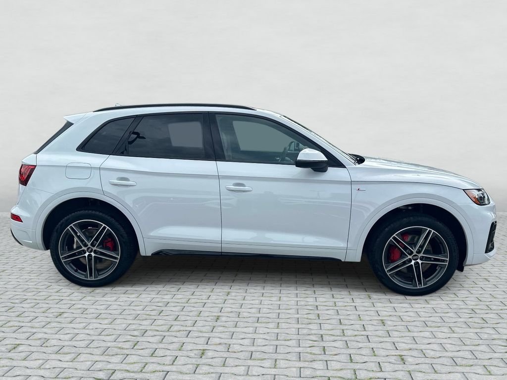 Used 2024 Glacier White Metallic Audi  image 4
