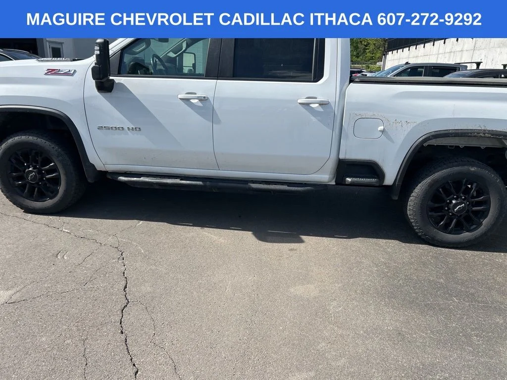Used 2025 White Chevrolet LT image 5