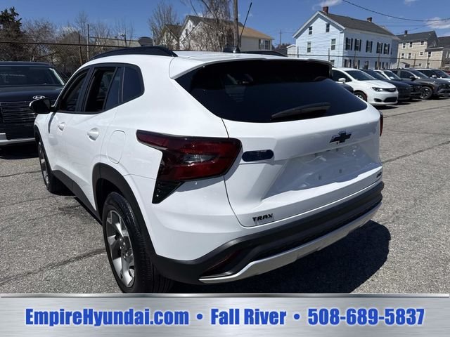 2025 Chevrolet Trax LT - Photo 9