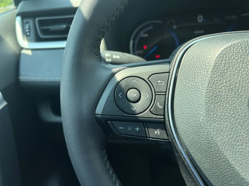 Used 2025 Silver Toyota XLE image 31