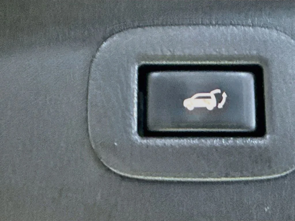 Used 2017 Pearl White Nissan SL image 34