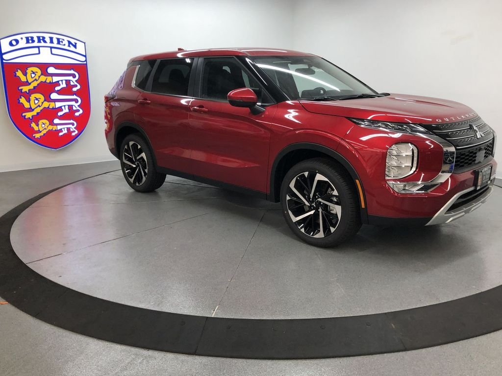 Used 2022 Red Diamond Mitsubishi SE image 1