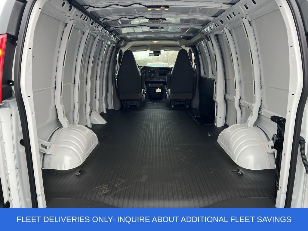 2025 Chevrolet Express Cargo Work Van - Photo 6