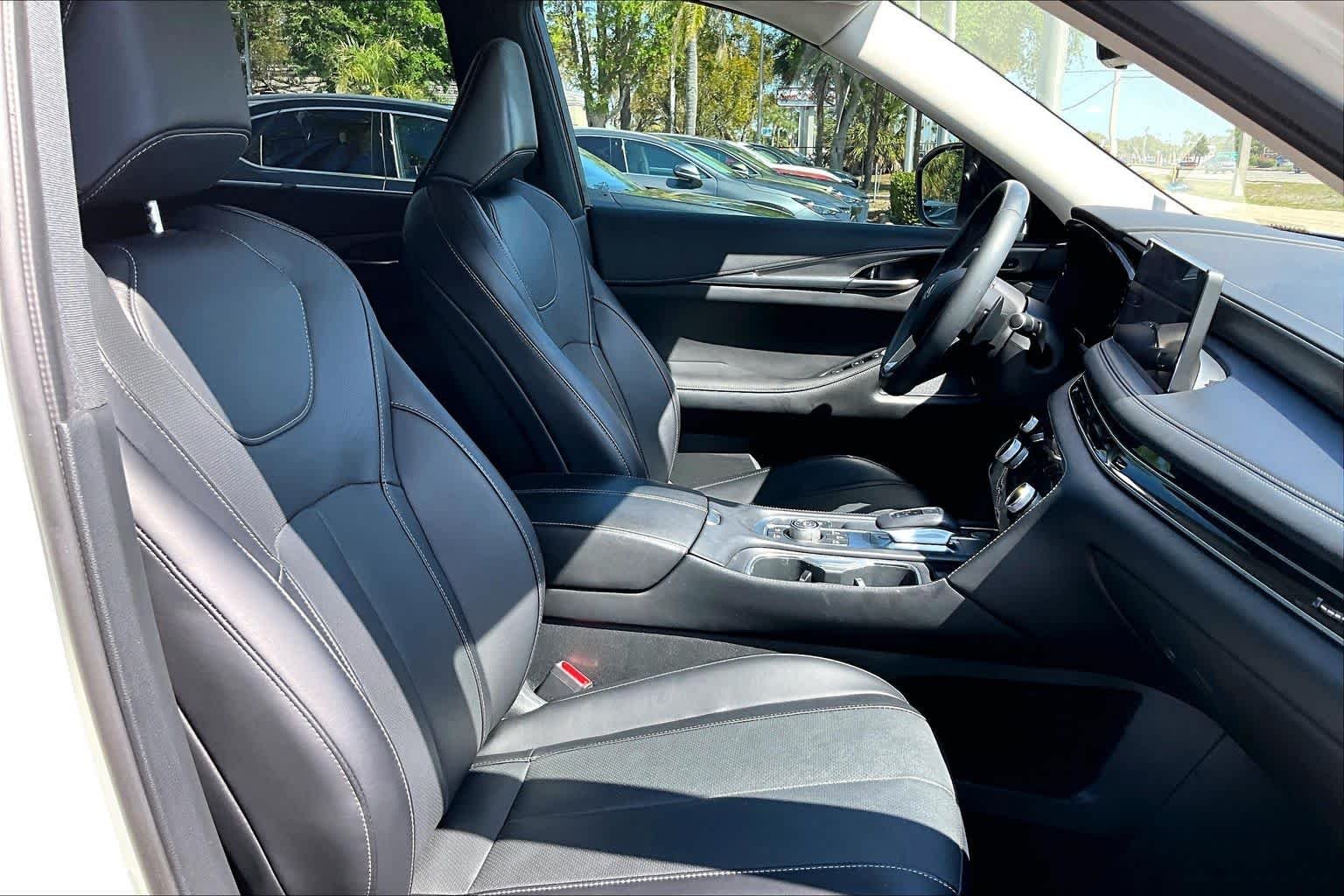 Used 2024 Majestic White INFINITI LUXE image 9