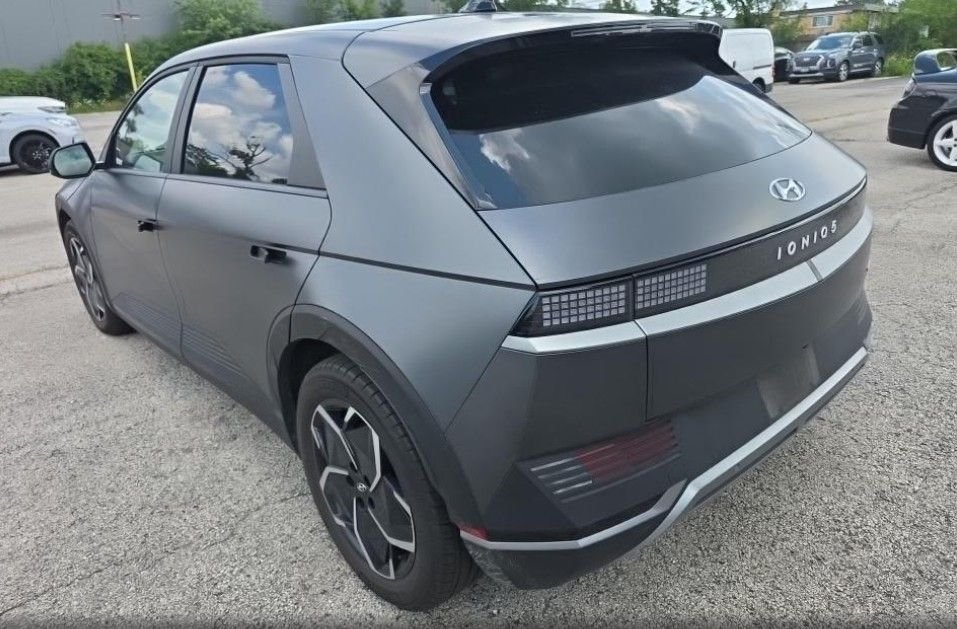 Used 2023 Gray Hyundai SEL image 2