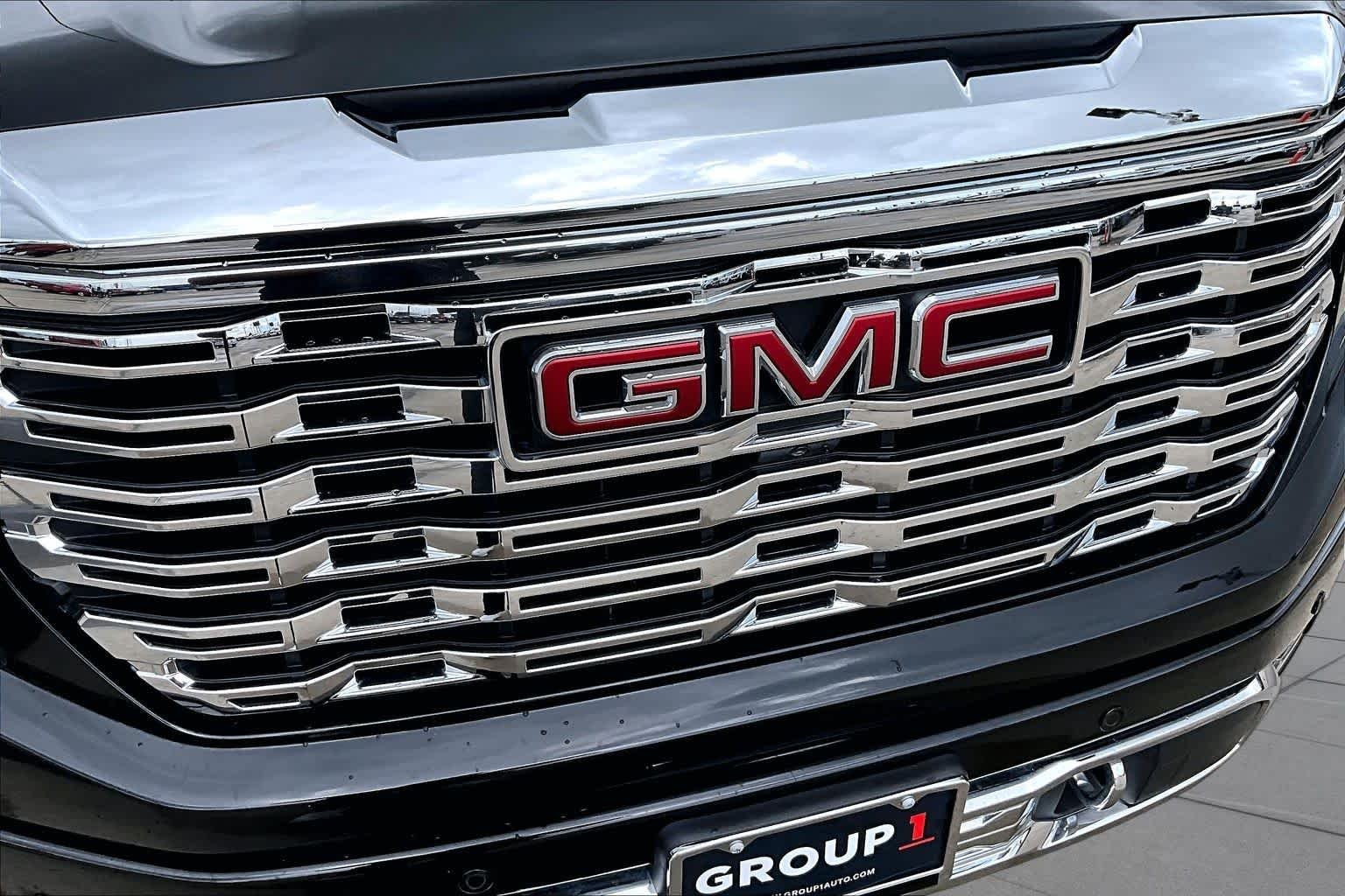 Used 2025 Onyx Black GMC Denali image 30
