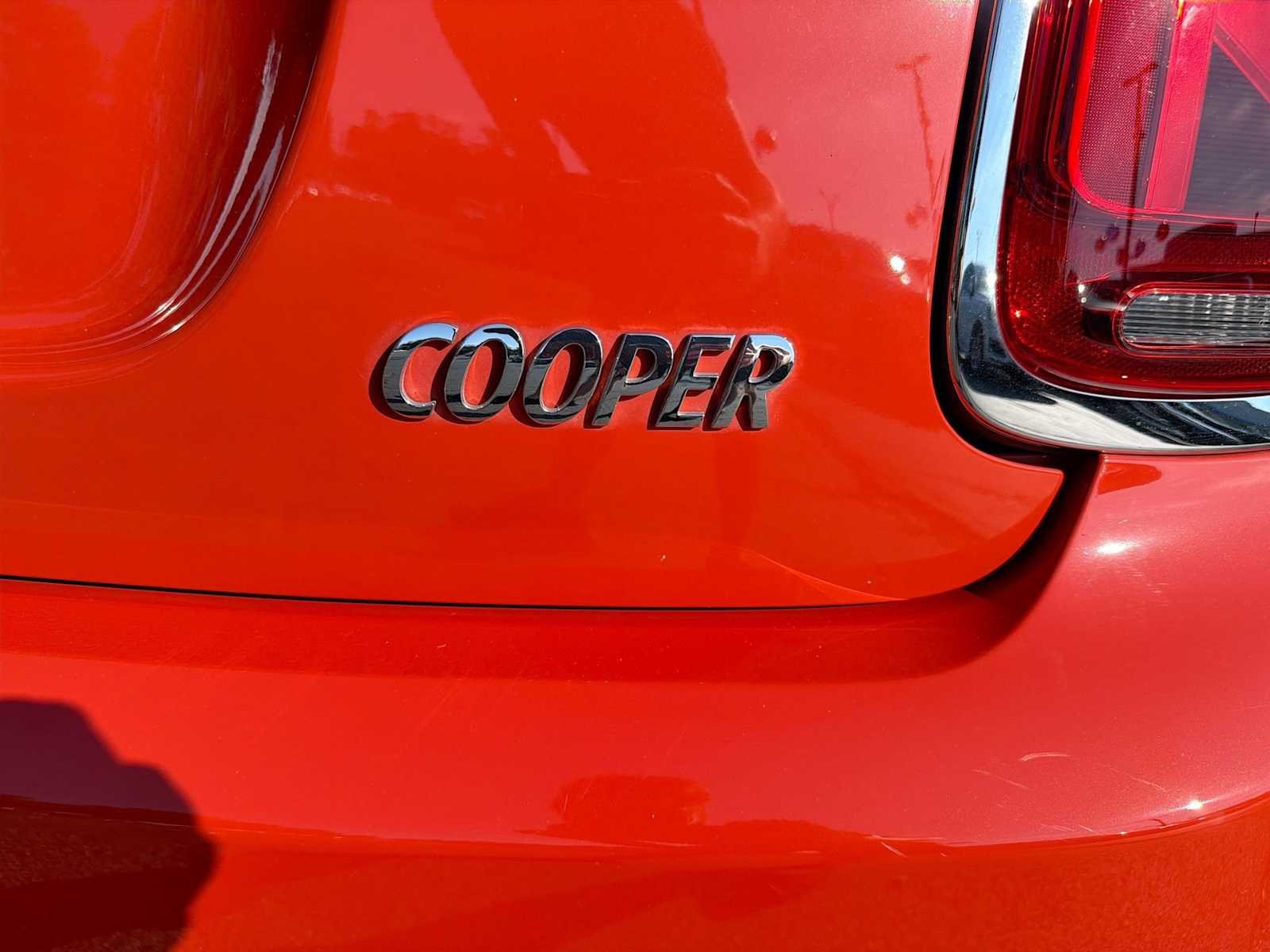 Used 2019 Solaris Orange Metallic MINI Cooper image 16