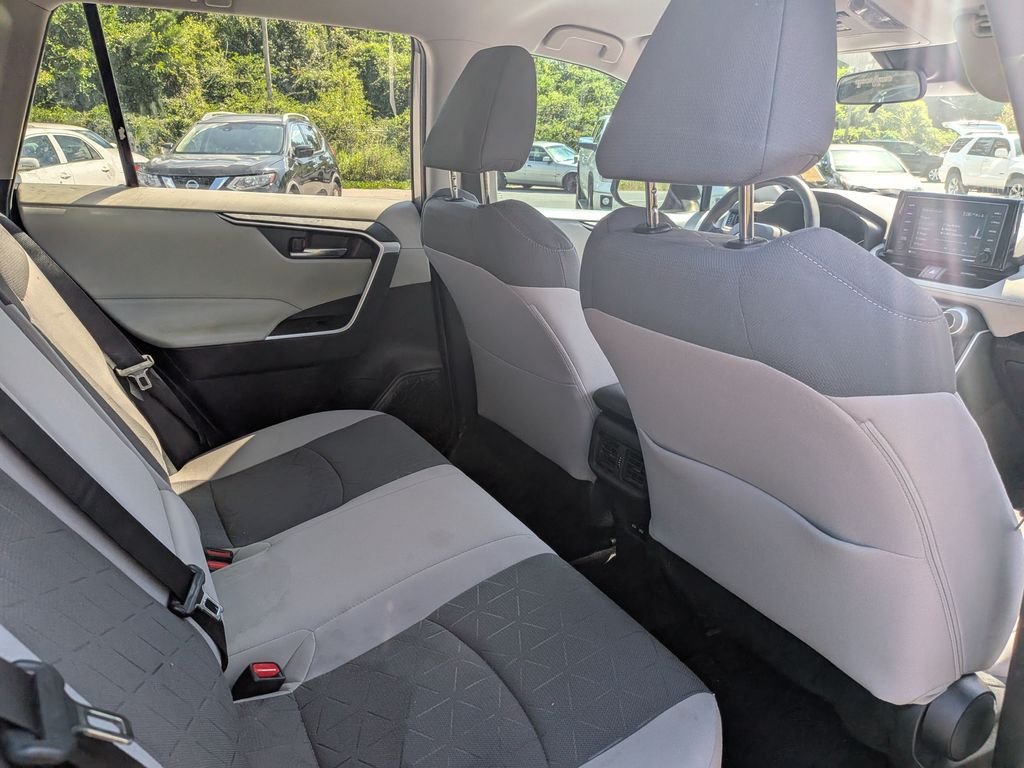 Used 2021 Silver Toyota XLE image 25
