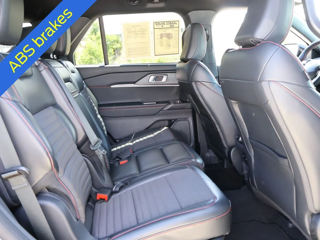 Used 2025 Gray Ford ST-Line image 13