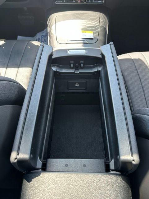 New 2026 MANUFAKTUR Moonlight White Metallic Mercedes-Benz E 450 image 34