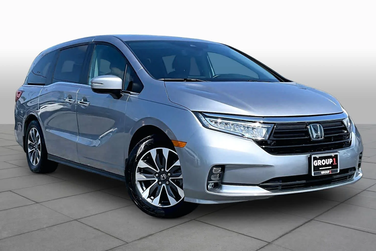 Used 2023 Lunar Silver Metallic Honda EX-L image 3