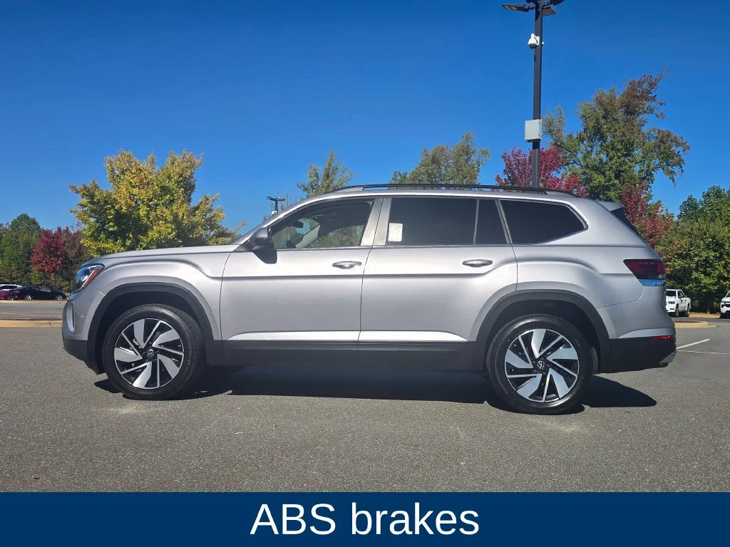 Used 2024  Volkswagen 2.0T SE w/Technology image 5