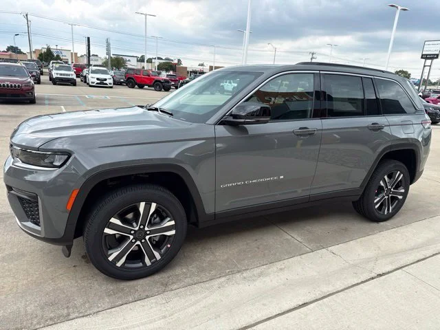 New 2027 Gray Jeep Limited image 9