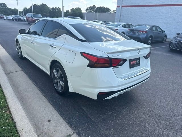 Used 2022 White Nissan 2.5 SL image 5