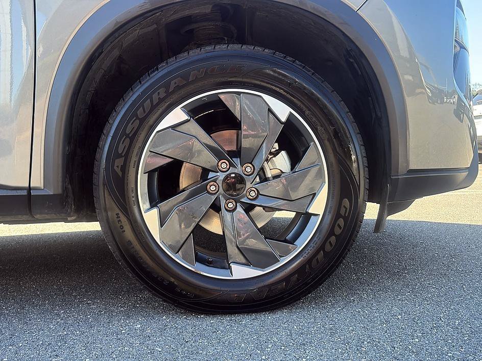 Used 2025 Gun Metallic Nissan SV image 12