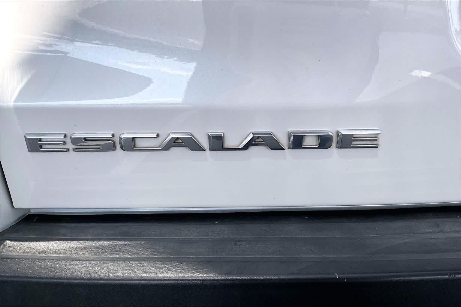Used 2019 Crystal White Tricoat Cadillac Premium Luxury image 10