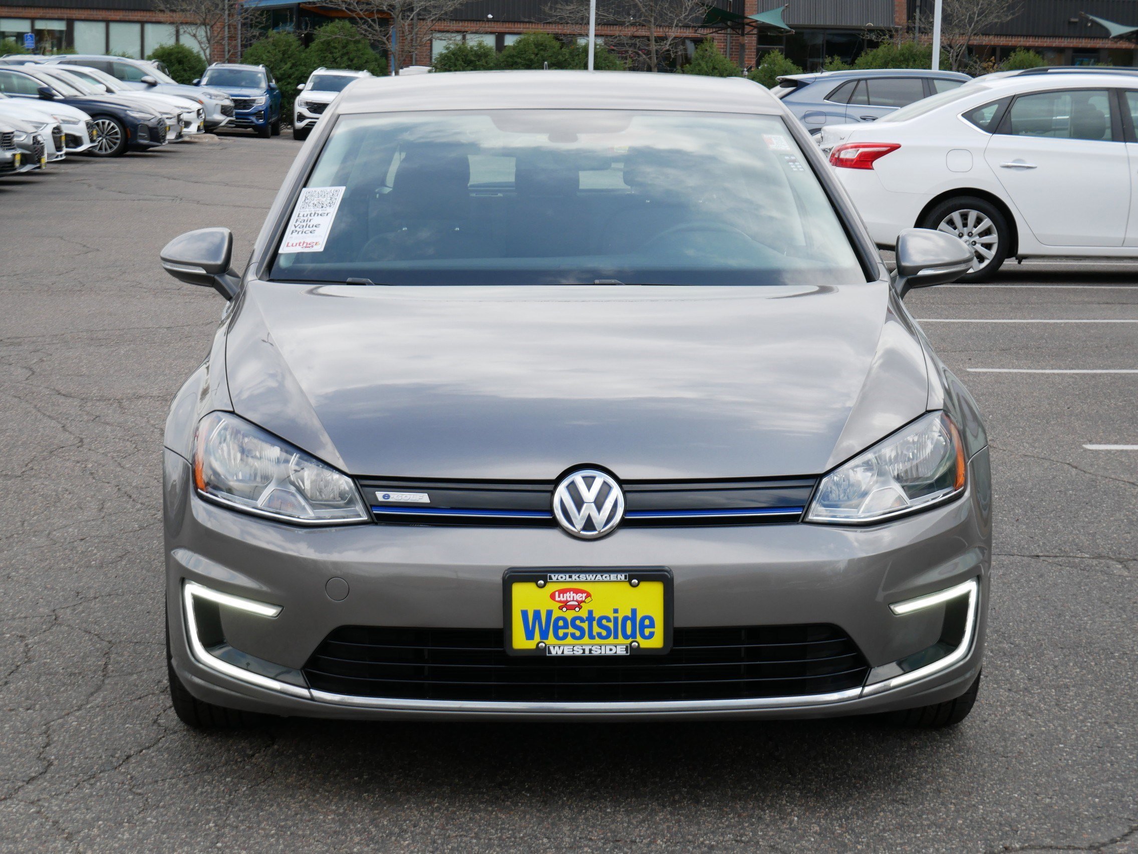 Used 2016 Volkswagen e-Golf e-Golf SE with VIN WVWKP7AU2GW916118 for sale in St. Louis Park, MN