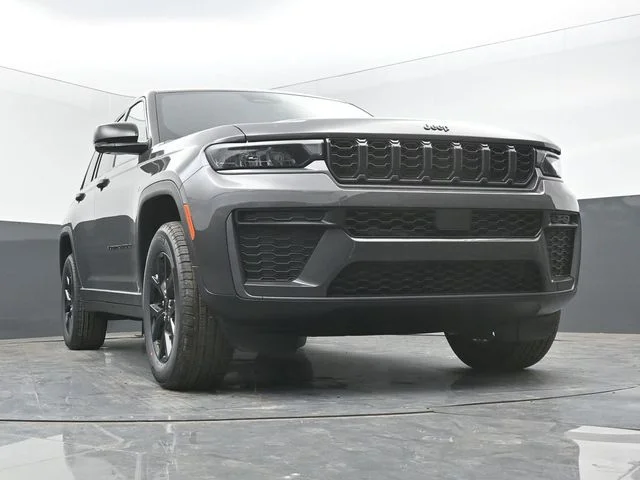 New 2026 Baltic Gray Metallic Clear-Coat Exterior Paint Jeep Altitude image 45