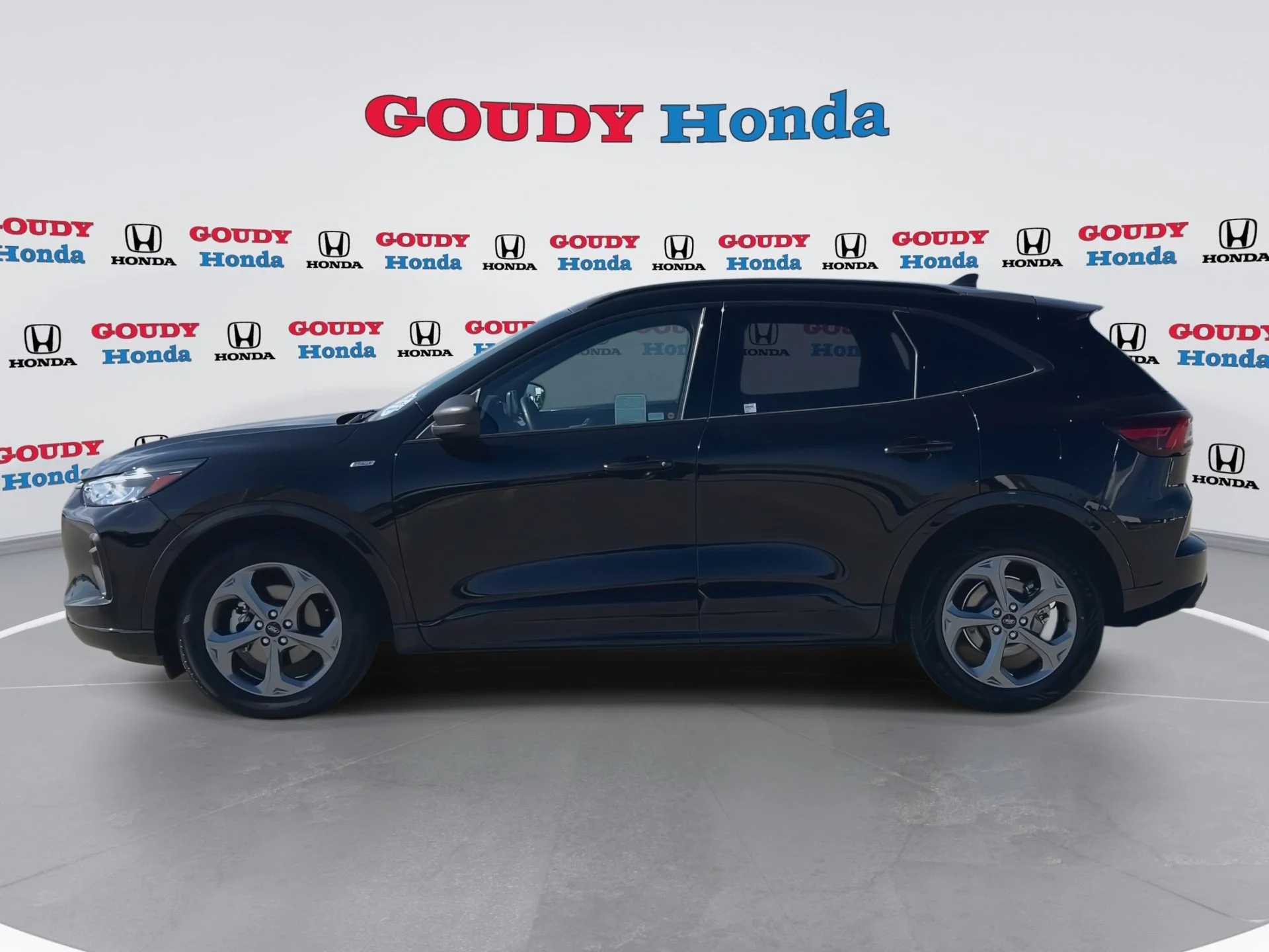 Used 2024 Agate Black Metallic Ford ST-Line image 5