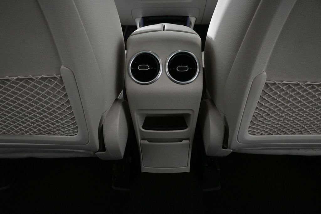 Used 2021  Mercedes-Benz GLB 250 image 18