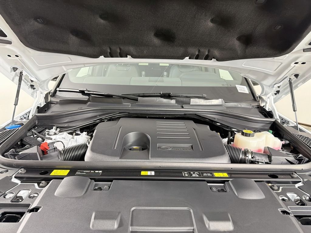 New 2026 Fuji White Land Rover Dynamic SE image 32