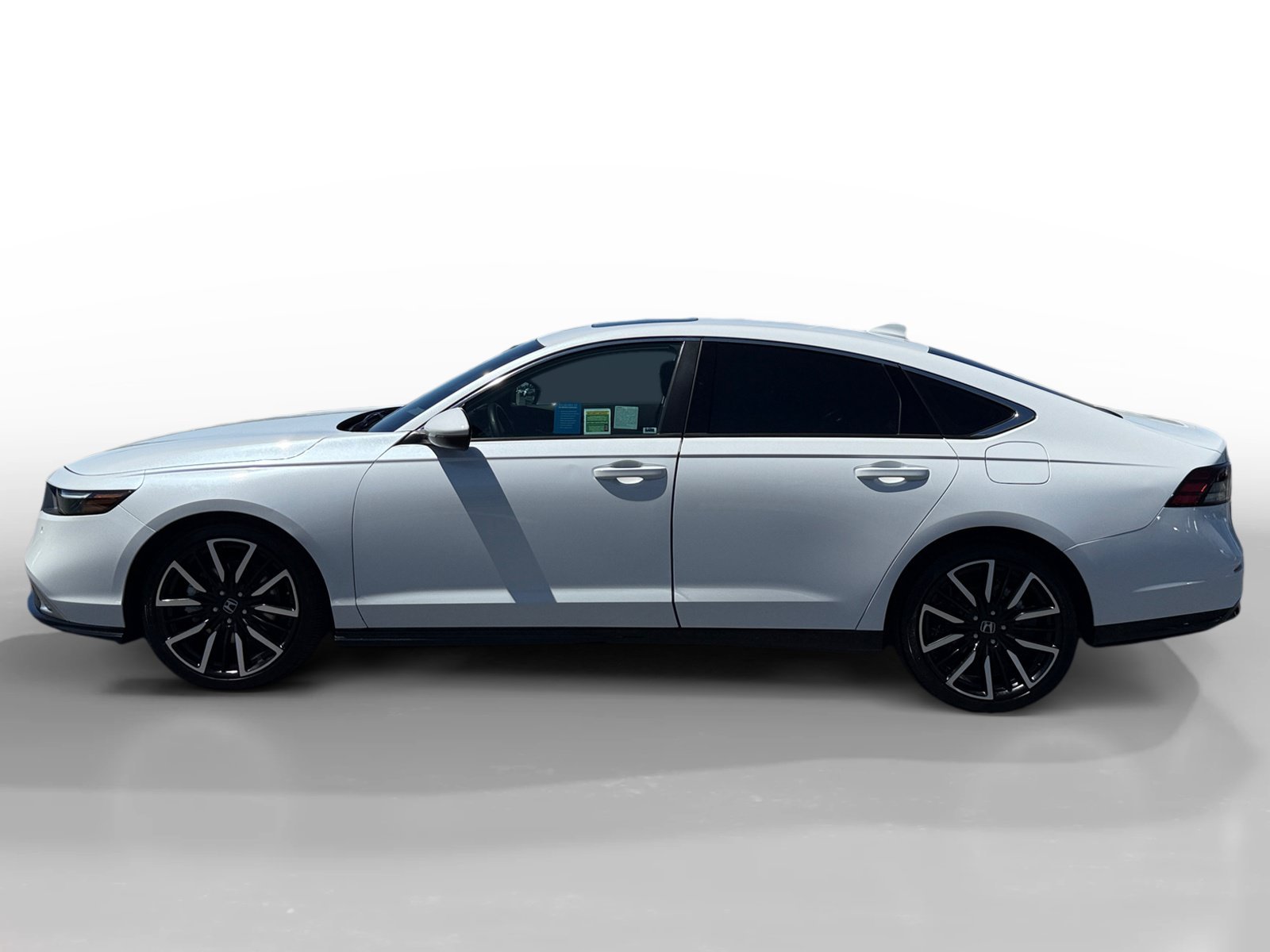 Used 2025 White Honda Touring image 2
