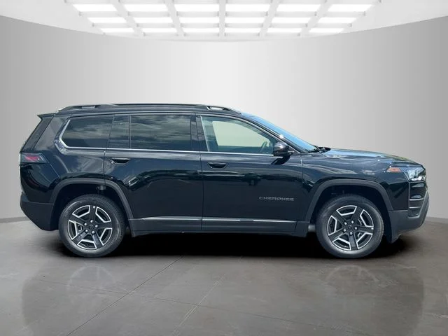 New 2026 Diamond Black Crystal Pearl-Coat Exterior Paint Jeep Limited image 8