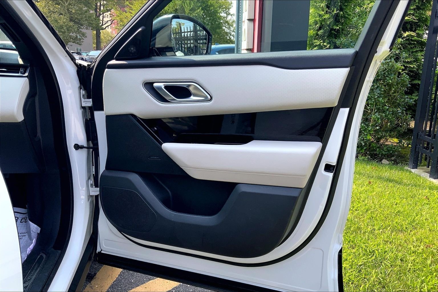 Used 2020 Fuji White Land Rover P250 R-Dynamic S image 22